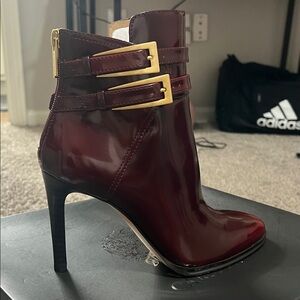 Vince Camuto Burgundy Booties